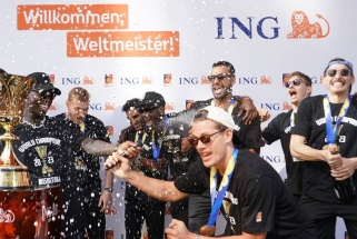Pasaulio čempionų sutiktuvės Vokietijoje: 1,5 tūkst. sirgalių ir problemų sukėlęs trofėjus